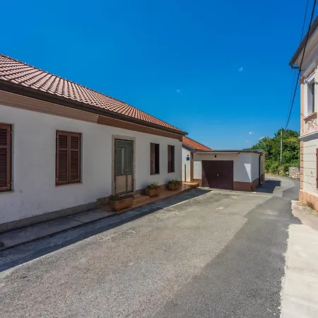 Nyaraló Biserka *