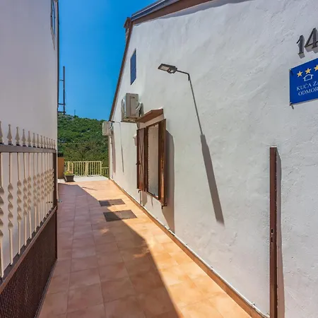 Nyaraló Biserka